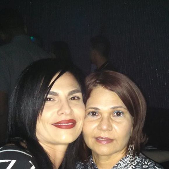 Meet your Posher, Iris - Picture 1 of 1